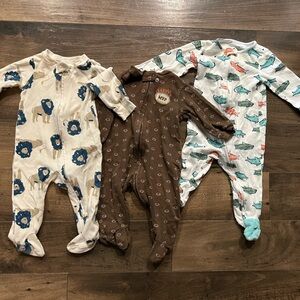 Bundle 9 months zipper sleepers